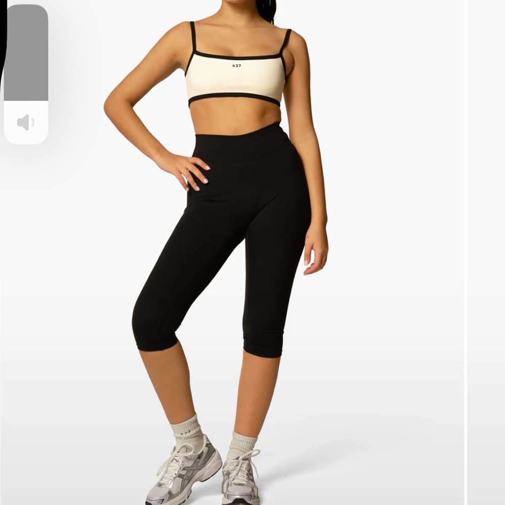 437 Capri Legging